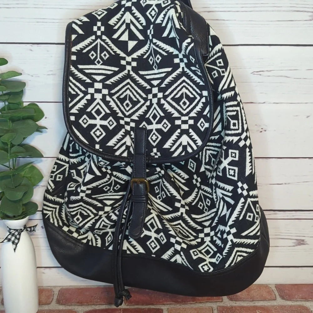 Vintage Y2K Aztec Madden Girl Black‎ and White Faux Leather Boho Tribal Backpack